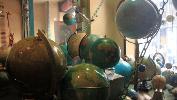 Marseille, globes en boutique. Image d'illustration - Sputnik Afrique