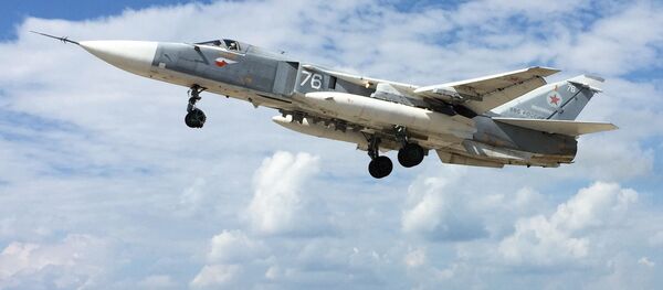 Un Su-24 russe décolle de l'aérodrome de Hmeimim Un Su-24 russe décolle de l'aérodrome de Hmeimim - Sputnik Afrique