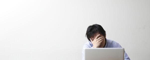 Une personne devant un ordinateur - Sputnik Afrique