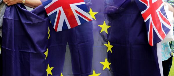 Les drapeaux de l'UE et du Royaume-Uni - Sputnik Afrique