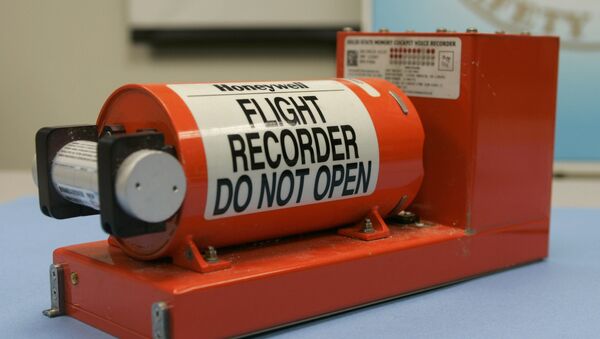 FIle photo shows the Cockpit Voice recorder from the crash of Continental Connection flight 3407 near Buffalo, New York that is displayed at the National Transportation Safety Board (NTSB) headquarters in Washington, February 13, 2009 - Sputnik Afrique