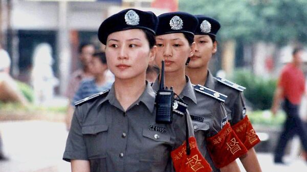 A team of police women patrol the streets of Zhengzhou, central China's Henan province 15 September 2003. - Sputnik Afrique