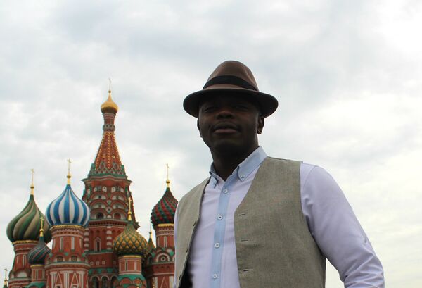 Léopold Tchape Sidjui, soliste du groupe Maroussia - Sputnik Afrique