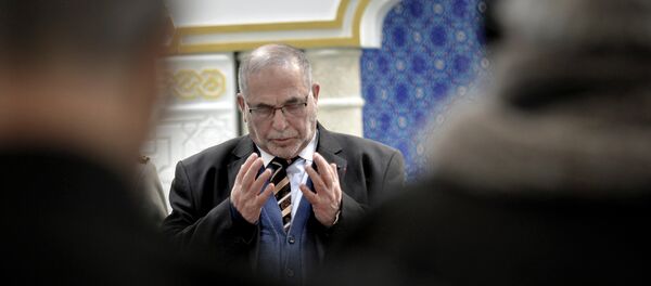 The Rector of Lyon's mosque Kamel Kabtane prays on March 18, 2013 at Lyon's Grand Mosque, southeastern France, during a memorial ceremony for the seven people killed a year ago in Toulouse and Montauban by self-proclaimed Islamic extremist Mohamed Merah. - Sputnik Afrique