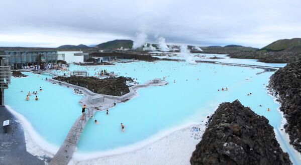 Le Lagon bleu, l’un des endroits les plus visités d’Islande. L’eau est naturellement riche en sels minéraux, silicates et algues bleues-vertes. Qui pourrait résister à cela? - Sputnik Afrique