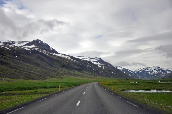 La route 1 ou route circulaire de l’Islande est la principale route du pays qui passe par pratiquement toutes les villes importantes. Donc si vous vous lancez dans un tel tour, vous pourrez dire sans aucun doute que vous avez vu le pays tout entier. - Sputnik Afrique