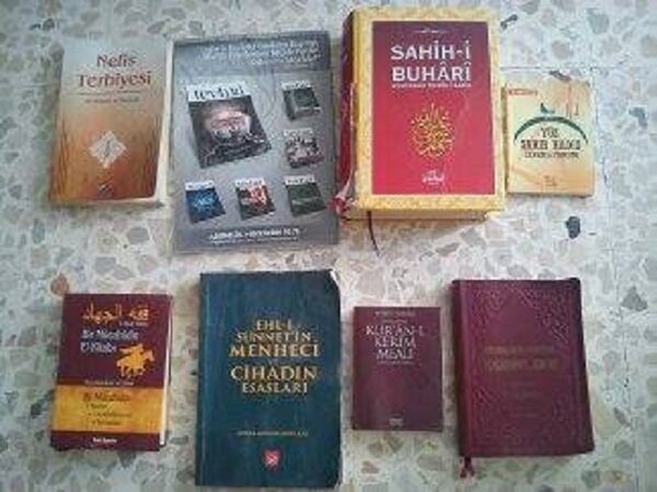 Daech documents: des livres religieuses Daech documents: des livres religieuses - Sputnik Afrique