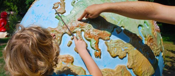 Un globe terrestre - Sputnik Afrique