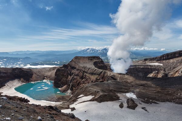 Le Kamtchatka possède de nombreux volcans incroyablement beaux. - Sputnik Afrique