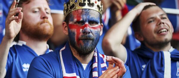 France-Islande: suite à la défaite, le président Islandais se met au russe - Sputnik Afrique