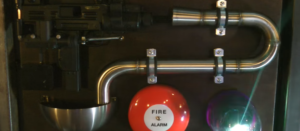 un pistolet-mitrailleur transformé en sonnette - Sputnik Afrique