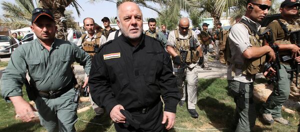 Iraq's Prime Minister Haider al-Abadi (front 2nd L) walks during his visit to an Iraqi army base in Camp Tariq near Falluja, Iraq, June 1, 2016. - Sputnik Afrique