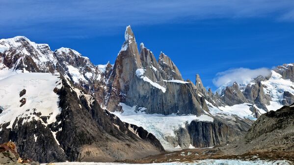Le Cerro Torre est un sommet de Patagonie, situé à la frontière entre l'Argentine et le Chili. Ce sommet incroyablement beau a été vu pour la première fois en 1953 par les alpinistes français Lionel Terray et Guido Magnone. - Sputnik Afrique