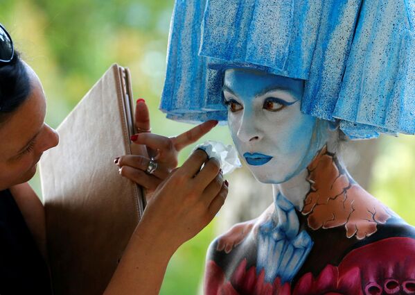 Un mannequin pendant le World Bodypainting Festival 2016 à Poertschach en Autriche. 1er juillet 2016. Un mannequin pendant le World Bodypainting Festival 2016 à Poertschach en Autriche. 1er juillet 2016. - Sputnik Afrique
