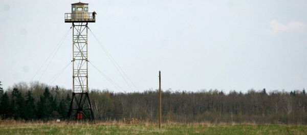 A Russian watchtower overlooks the disputed territories close to Pitalova region, near Vilaka, Latvia, Thursday, May 12, 2005. - Sputnik Afrique