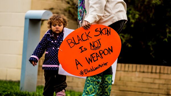 La peau noire n'est pas une arme - Sputnik Afrique