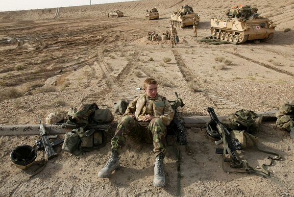 Des tankistes britanniques attendant sur la ligne de front à Bassora. - Sputnik Afrique