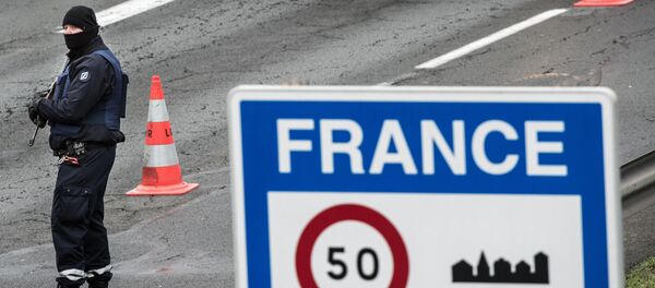 Policier à la frontière française. Archive photo - Sputnik Afrique
