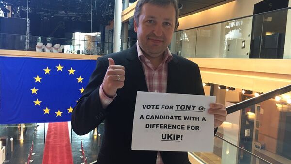 Une star du poker présente sa candidature au poste de leader de UKIP - Sputnik Afrique