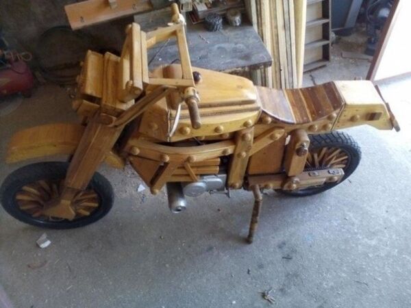 Une moto en bois Une moto en bois - Sputnik Afrique