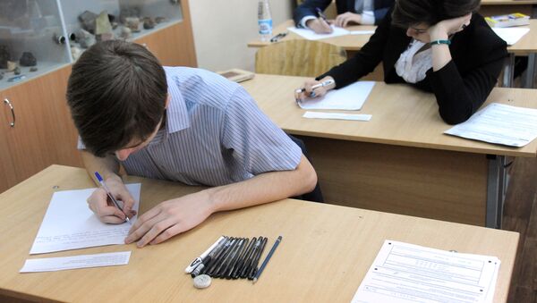 Итоговое сочинение в российских школах.  Image d'illustration - Sputnik Afrique
