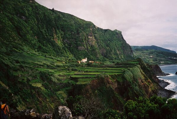 Île de Flores abrite quelque 4 000 habitants. C'est une île des Açores, un archipel du Portugal. - Sputnik Afrique