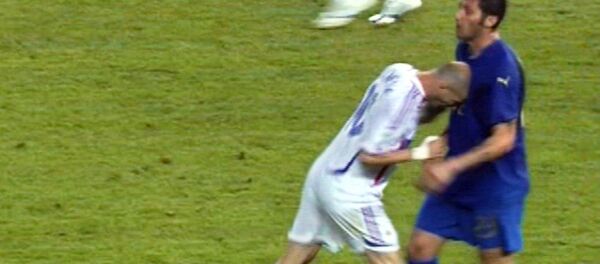 Le fameux Coup de tête de Zidane contre le joueur italien Marco Materazzi - Sputnik Afrique