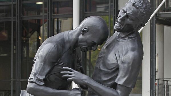 Une sculpture représentant Zinedine Zidane et Marco Materazzi - Sputnik Afrique