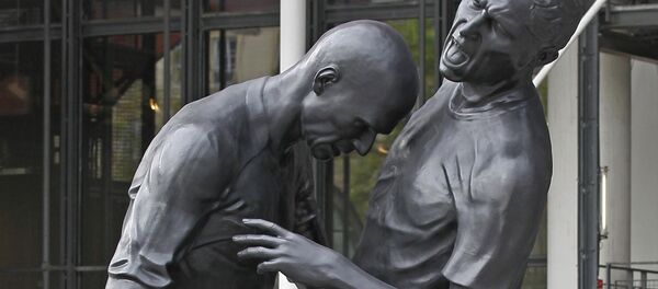 Une sculpture représentant Zinedine Zidane et Marco Materazzi Une sculpture représentant Zinedine Zidane et Marco Materazzi - Sputnik Afrique