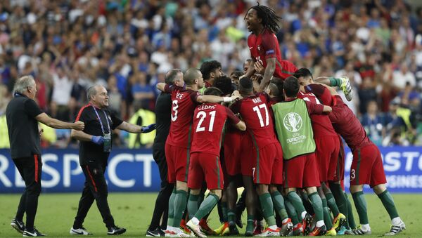 Pour la première fois depuis toute l'histoire du football, les Portugais ont remporté la Finale de l'Euro 2016. - Sputnik Afrique