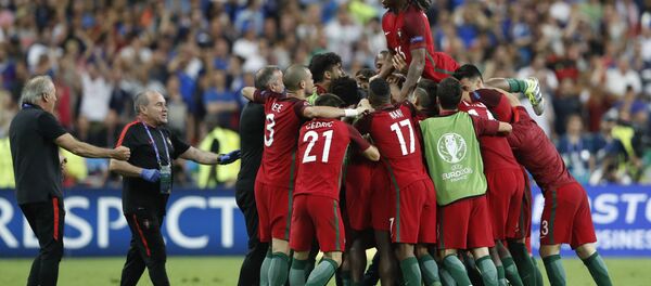 Pour la première fois depuis toute l'histoire du football, les Portugais ont remporté la Finale de l'Euro 2016. - Sputnik Afrique