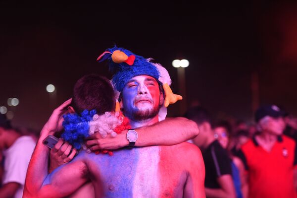 Les supporters de l’équipe de France après le match final entre les équipes du Portugal et de France. - Sputnik Afrique