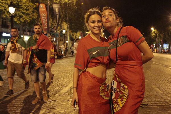 Les supporters de l’équipe du Portugal après le match final France-Portugal. - Sputnik Afrique