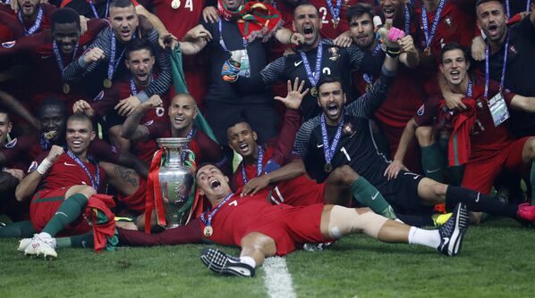 Les joueurs de l’équipe du Portugal après la victoire dans l’Euro-2016. - Sputnik Afrique