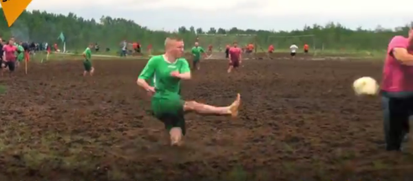 Le championnat russe de football de boue Le championnat russe de football de boue - Sputnik Afrique