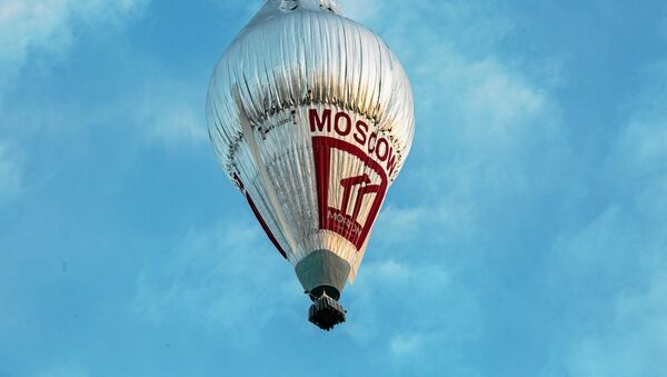 Le ballon du voyageur russe Fiodor Konioukhov décolle de l'aérodrome de Northam - Sputnik Afrique