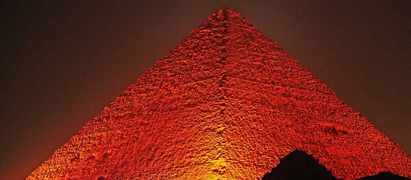 Great Pyramid of Giza at night - Sputnik Afrique