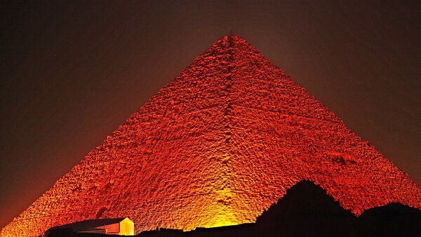 Great Pyramid of Giza at night - Sputnik Afrique