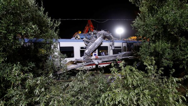 Trees frame the site where two passenger trains collided in the middle of an olive grove in the southern village of Corato, near Bari, Italy, July 12, 2016. - Sputnik Afrique