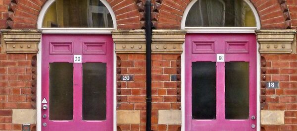 deux portes roses - Sputnik Afrique