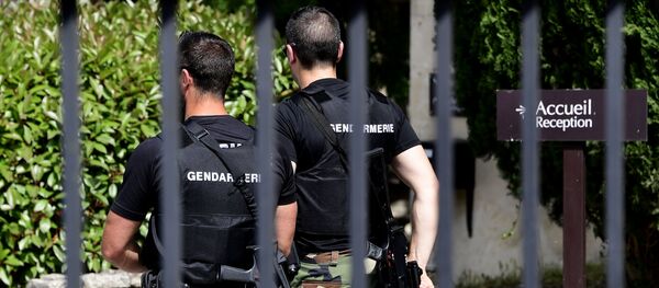 Police officers patrol at the hotel of the Austria's national football team after their arrival for the EURO 2016 football championship, in Mallemort, on June 8, 2016. Police officers patrol at the hotel of the Austria's national football team after their arrival for the EURO 2016 football championship, in Mallemort, on June 8, 2016. - Sputnik Afrique