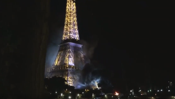 L'incendie à la Tour Eiffel - Sputnik Afrique