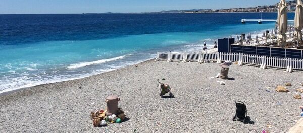 Брошенные детские коляски на пляже - Sputnik Afrique