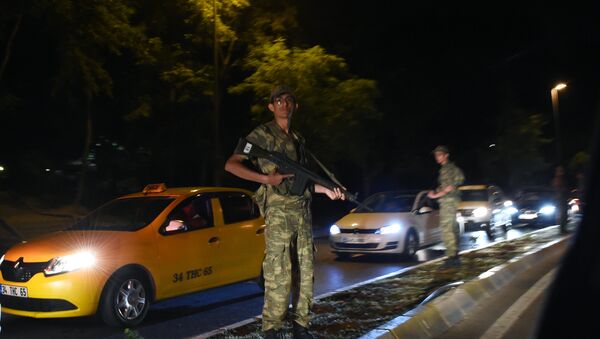 Des tirs, des chasseurs et hélicoptères militaires dans le ciel d'Ankara - Sputnik Afrique