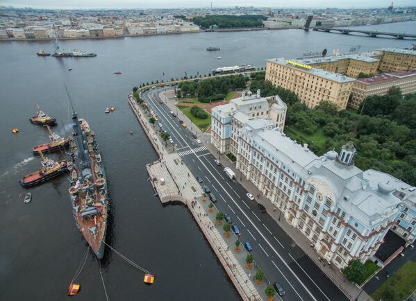 Le retour du croiseur légendaire Aurore à Saint-Pétersbourg - Sputnik Afrique