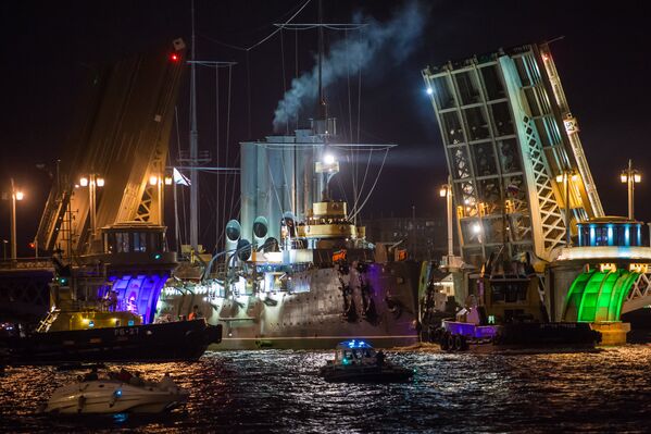 Le retour du croiseur légendaire Aurore à Saint-Pétersbourg - Sputnik Afrique