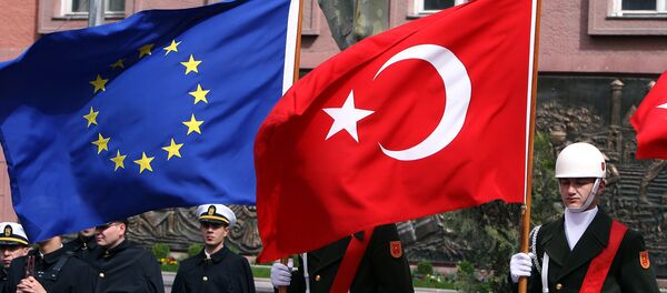 Les drapeaux européen et turc Les drapeaux européen et turc - Sputnik Afrique