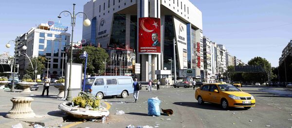 A portrait of Turkish President Tayyip Erdogan is seen on a building in Ankara, Turkey July 16, 2016 - Sputnik Afrique