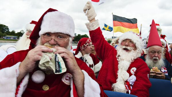 Santas from all over the world gather on July 18, 2016 for the 59th World Santa Convention - Sputnik Afrique