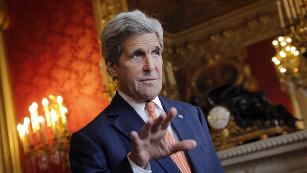 Le secrétaire d'Etat américain John Kerry parle aux journalistes avant la réunion avec le ministre français des Affaires étrangères Jean-Marc Ayrault, Paris le 9 mai 2016 - Sputnik Afrique